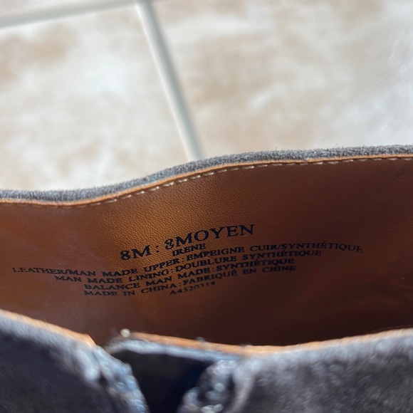 NWOT H Halston Grey Suede Tie-Up Pointed Booties in Sz 8 - Picture 4 of 5